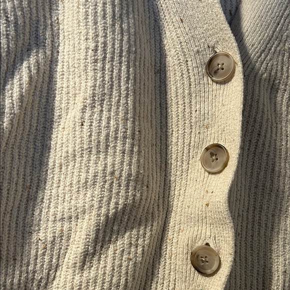 Old Navy Women's Cream Knit Cardigan Medium - Picture 3 of 4